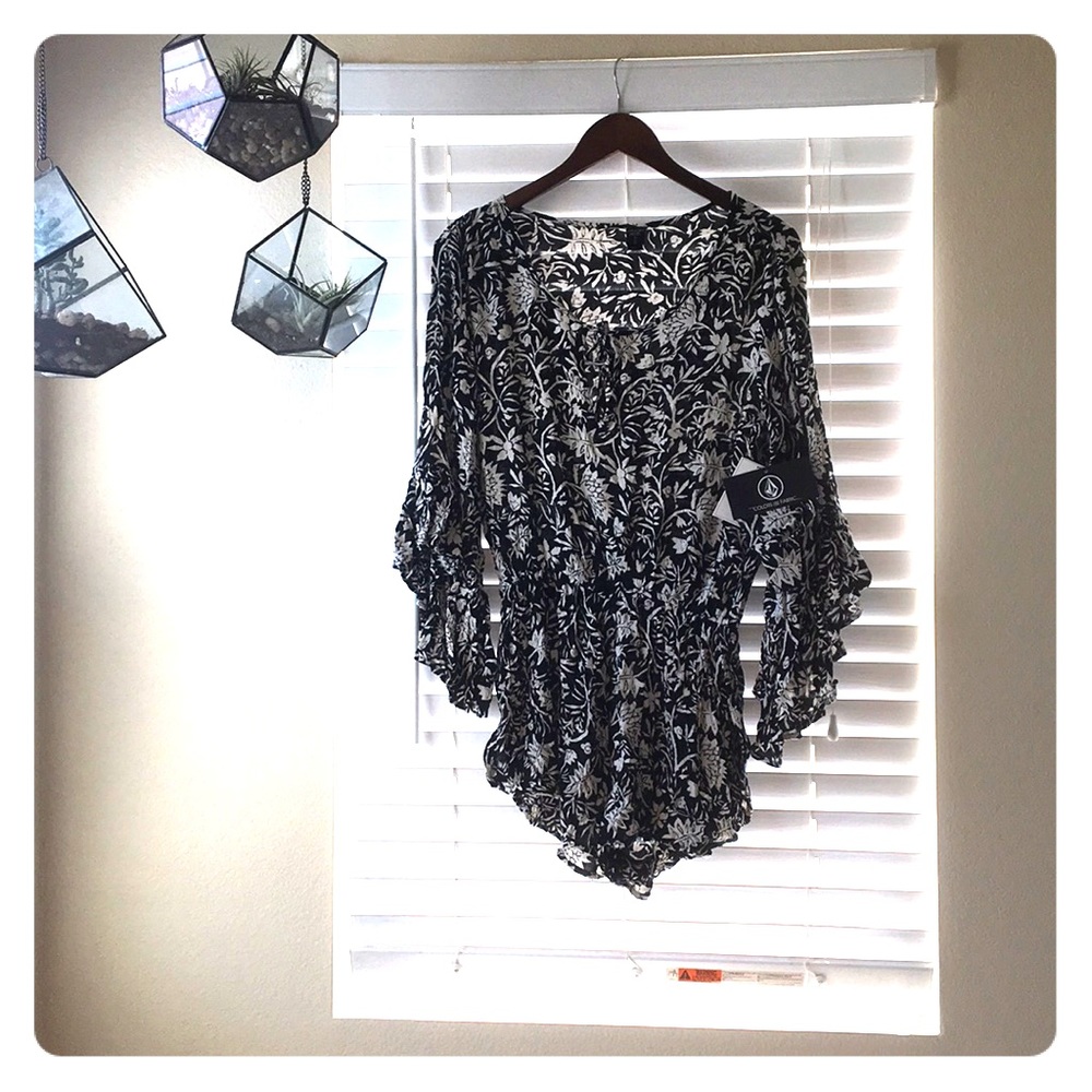 Boho style romper by Volcom, NWT Size Small